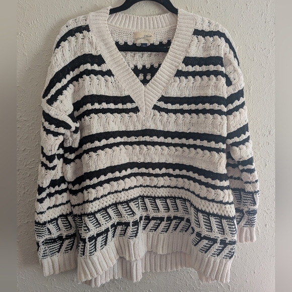 Universal Thread Striped V-Neck Sweater Black and White - Picture 1 of 7